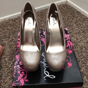 Qupid gold Vegas Heels!